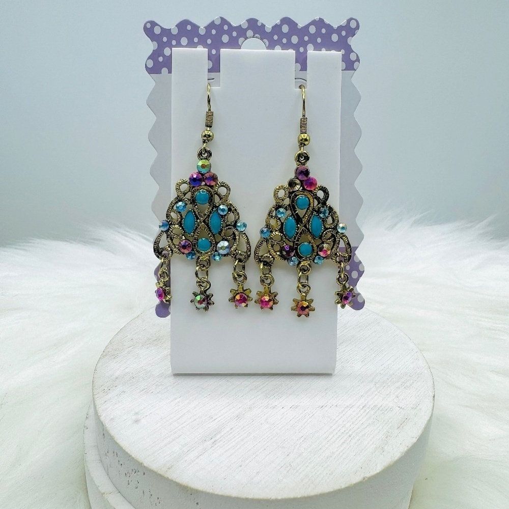 Chic Dangle Earrings with Turquoise and Pink Details